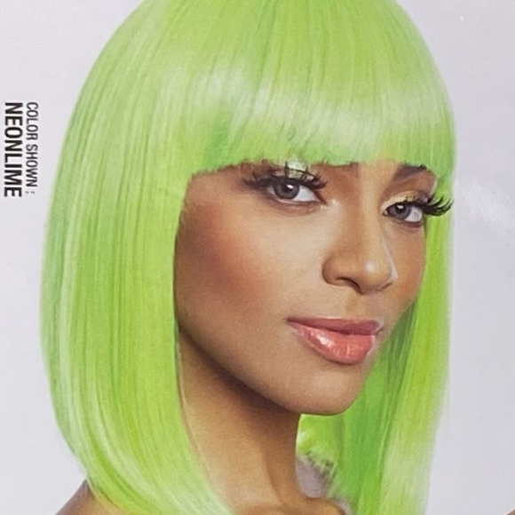 NWT- NEON LIME STRAIGHT ROUNDED CHINA BANG BOB by - Mane Concept Futura - Picture 1 of 7